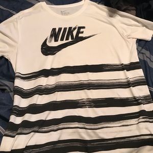 Men’s Nike tee